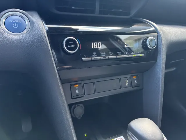 Toyota Yaris Cross 1.5 Hybrid Dynamic | Parkeersensoren V+A | Stuur en Stoelverwarm