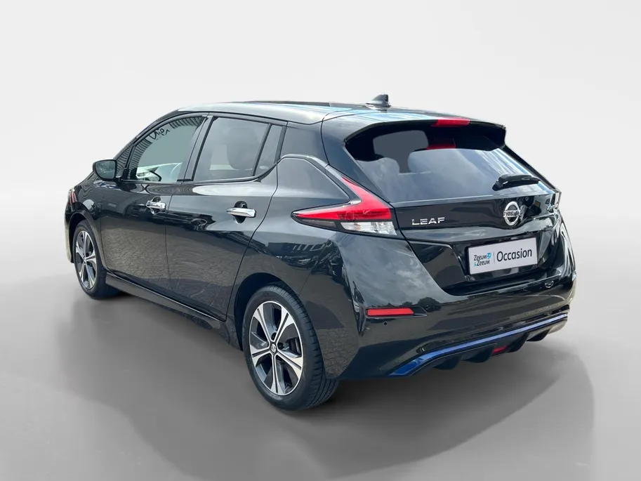 Nissan Leaf N-Connecta 40 kWh | SOH 99% | Stoel- stuurverwarming | 360 camera | Navi | Climate control