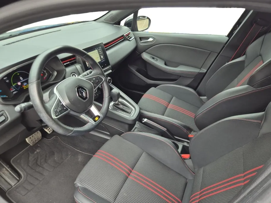 Renault Clio 1.6 E-Tech Hybrid 140 R.S. Line | Cruise Control | Climate Control | Navigatie | Camera | Sportstoelen | LM Velgen |