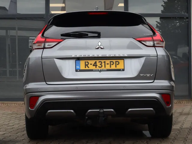 Mitsubishi Eclipse Cross 2.4 PHEV Executive Trekhaak | All Seasons | Adaptive Cruise