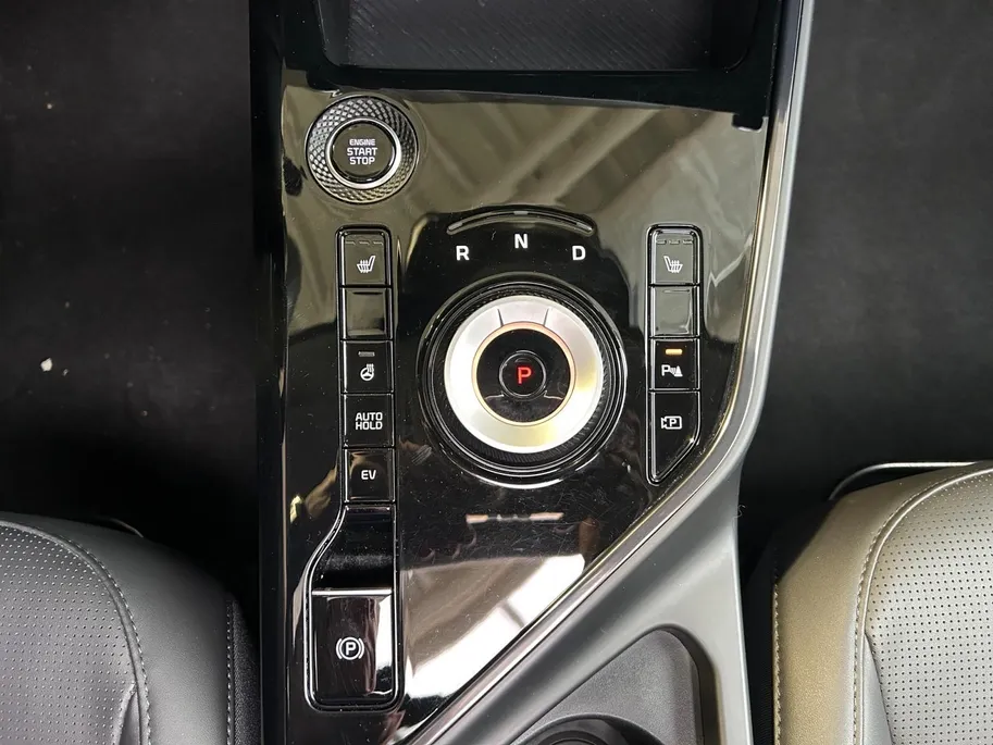 Kia Niro 1.6 GDi PHEV DynamicPlusLine | Apple Carplay / Android Auto | Navigatiesysteem | Stoel  + Stuurverwarming | Elektrisch Schuif / Kanteldak | Licht + Regensensor | Parkeersensoren Voor + Achter | ParkeerCamera  Achter | Elektrisch Bedienbare Achterklep | 18