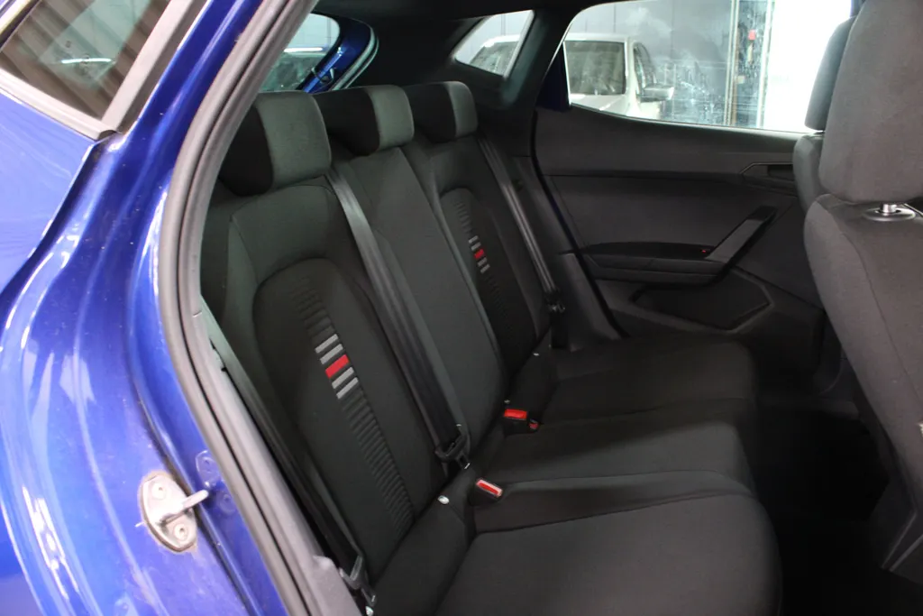 SEAT Ibiza 1.0 TSI FR Business Intense / Camera / Trekhaak afneembaar / Navi. / Full led / Apple Carplay /