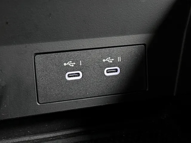 Renault Captur 1.8 E-Tech full hybrid 160 techno | CAMERA | NAVI