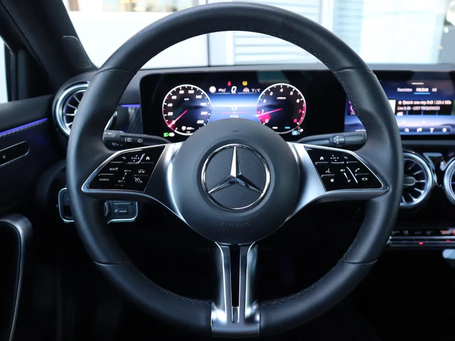 Mercedes-Benz A-Klasse 180 Star Edition Luxury Line l Keyless l Achteruitrij camera l Stoelverwarming