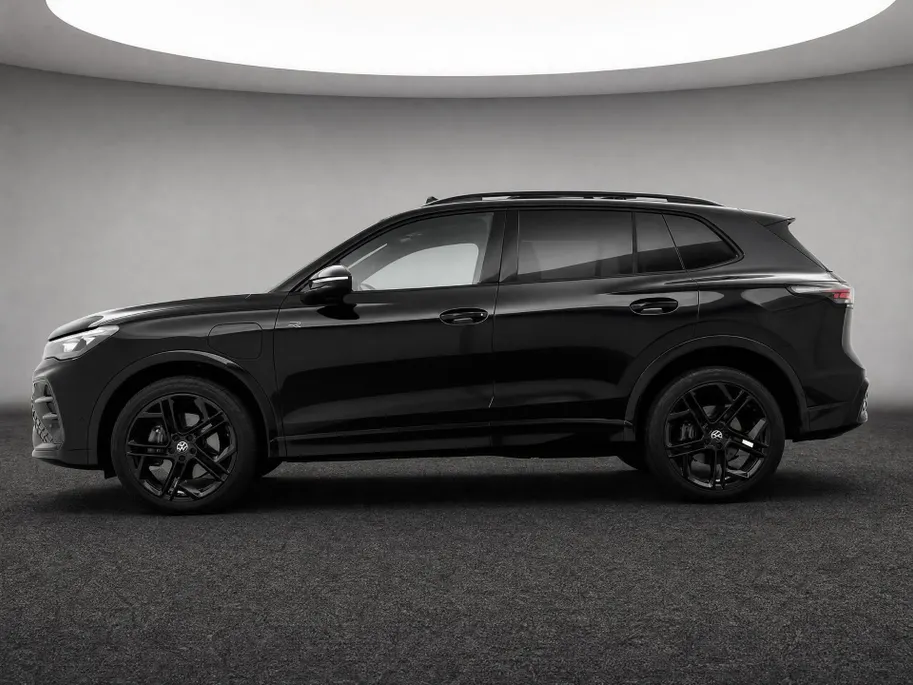 Volkswagen Tiguan 1.5 eHybrid 272pk DSG R-Line Business · Trekhaak · Panoramadak · Dodehoeksensoren · Apple/Android Car Play · Camera · Garantie t/m 23-08-2028 of 100.000km