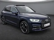 Audi Q5 55 TFSIe 270kW/367PK quattro S Line Competition · Luchtvering · Panoramadak · Leder · Camera · Apple/Android Car Play · Elektrische stoelverstelling · Stoel & Stuurwielverwarming · Adaptive Cruise Control ·