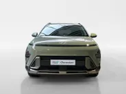 Hyundai Kona 1.6 GDI HEV Premium | Trekhaak Afn 13polig| Apple Carplay / Android Auto | Navigatiesysteem | Elektrisch Verstelbare Voorstoelen | Bestuurdersstoel + Geheugen | Parkeersensoren Voor + Achter | Camera Voor + Achter | Stoelverwarming + Stoelkoeling | Stuurv