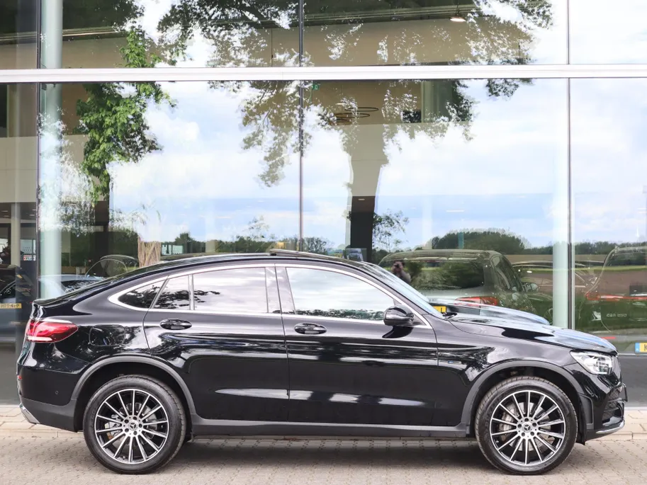 Mercedes-Benz GLC Coupé 300e 4MATIC Business Solution AMG l Panoramadak l Stoelverwarming l Achteruitrij camera