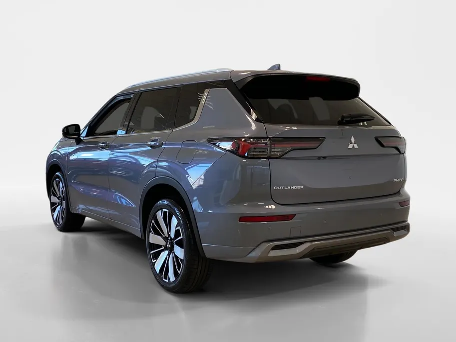 Mitsubishi Outlander 2.4 PHEV Instyle | 5.000 Voorraadkorting| Complete versie | Automatische achterklep | Stoel verwarming/ verkoeling | Schuif-kantel dak | 360 Camera |