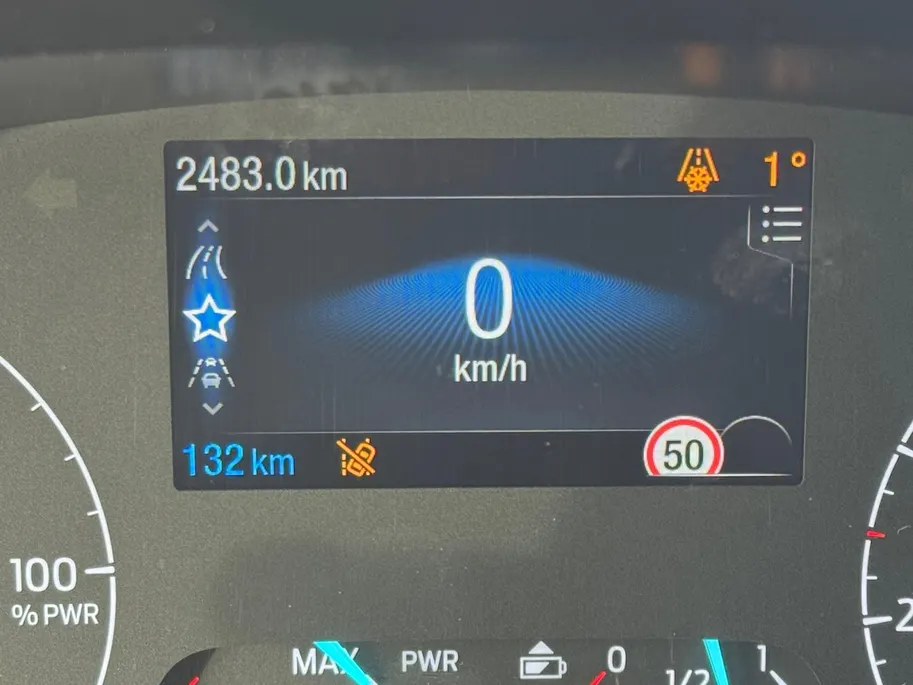 Ford E-Transit 425 CC 68 kWh 184 pk L4 met Gesloten laadbak, laadklep (750 kg), dakspoiler en zijdeur | Achteruitrijcamera | Laadvermogen 1.347 kg