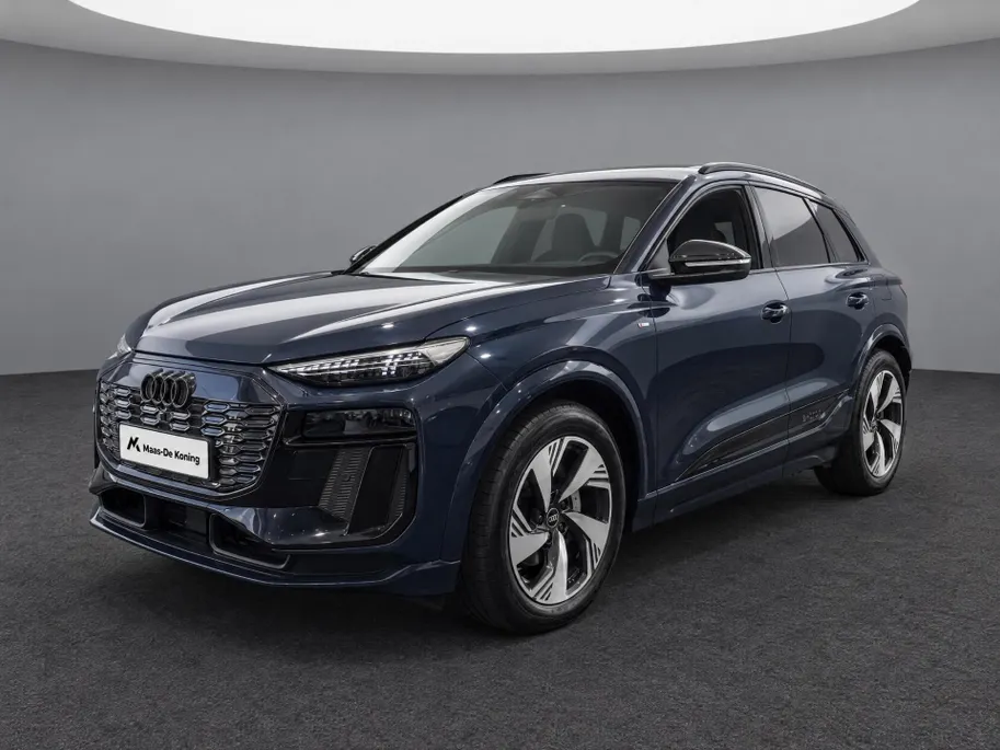 Audi Q6 e-tron S edition 83 kWh 252 PK · Adaptieve luchtvering · Glazen panoramadak · Trekhaak elek. wegklapbaar