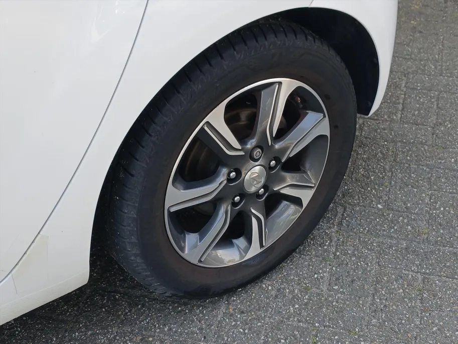 Hyundai ix20 1.6 Go Plus Automaat / Navigatie / Climate en Cruisecontrol / Schuif-kanteldak /