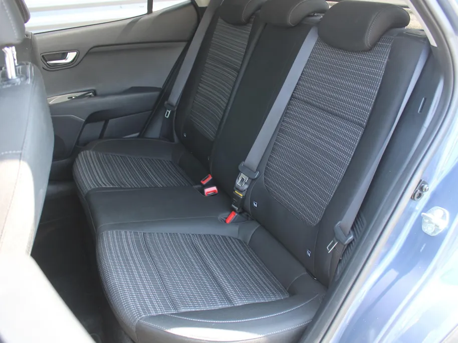 Kia Stonic 1.0 T-GDi MHEV DynamicPlusLine | Stuur-/stoelverwarming | Camera | Cruise adapt. | Clima | LED | Navi | 16' LM | Automaat |