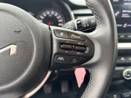 Kia Stonic 1.0T MHEV DynamicLine | Airco | Camera | Cruise Control | LM Velgen | Apple Carplay & Android Auto |