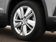 Škoda Karoq 1.5 TSI ACT 150pk DSG Business Edition · Camera · Inklap. Trekhaak · Keyless · Stuur- & Stoelverwarming · Apple/Android Car Play · ACC · Garantie t/m 02-07-2028 of 100.000km