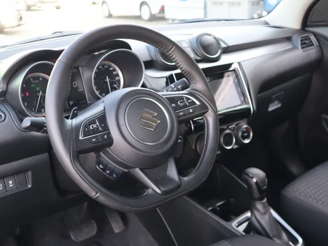 Suzuki Swift 1.2 Style Hybrid Automaat | Carplay | Keyless | AdaptiveCruise | AllSeasons