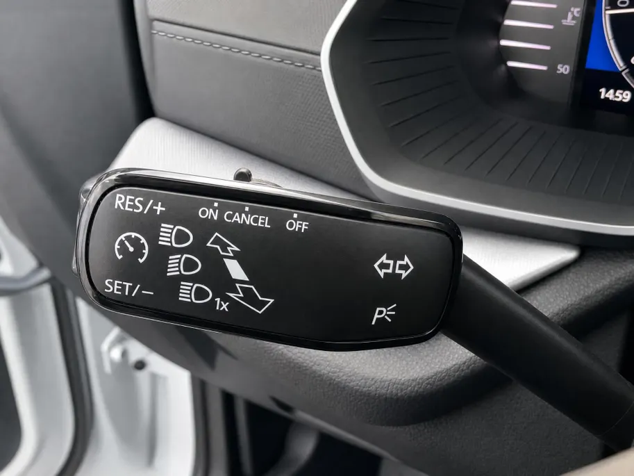 Škoda Octavia Combi 1.5TSI/115PK FL Selection · Apple/Android Car Play · Parkeersensoren · Stoelverwarming · Garantie t/m 04-12-2028 of 120000km.