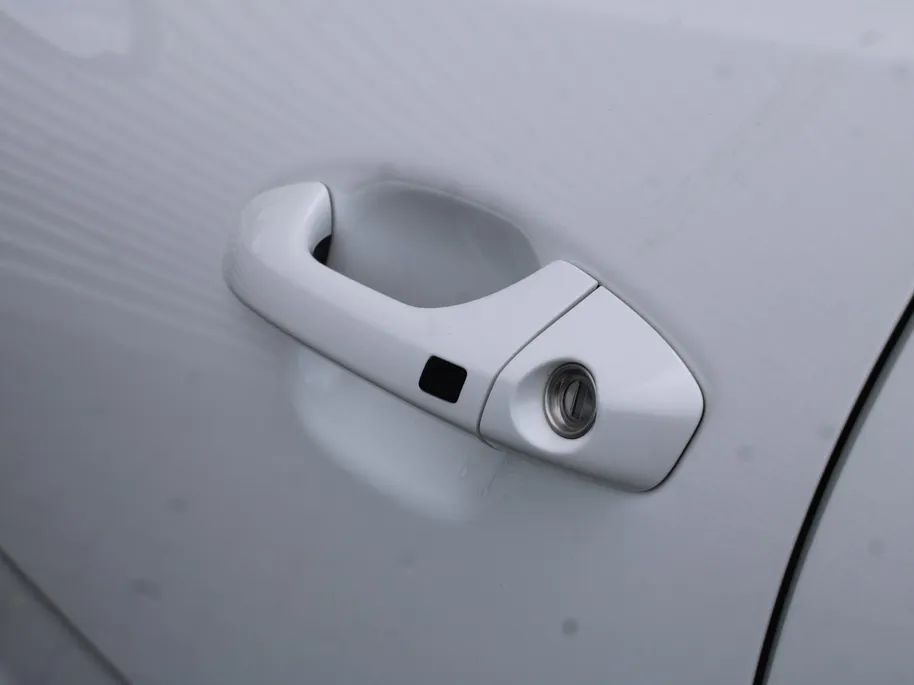 Kia Stonic 1.0 T-GDi MHEV DynamicPlusLine | Stuur-/stoelverwarming | Camera | Clima | Cruise | 16' LM | Navi | LED | Keyless |