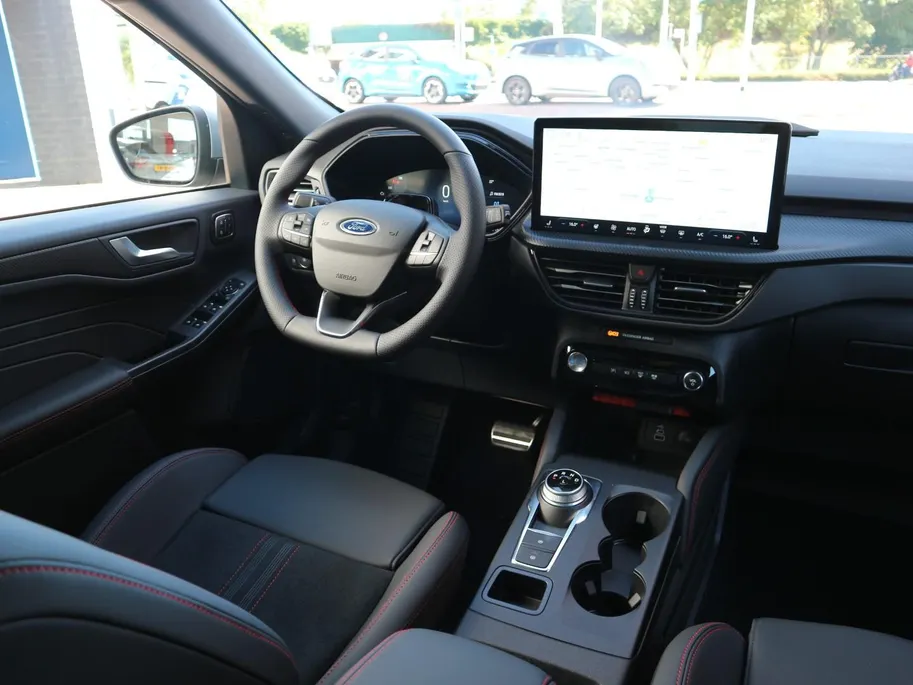 Ford Kuga 2.5 PHEV ST-Line X 243pk | Trekhaak wegklapbaar | Adaptieve LED verlichting | All-Wheater banden