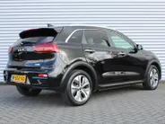 Kia e-Niro DynamicPlusLine 64 kWh | Warmtepomp | Schuif/kantel dak | 17' LM | Airco | Cruise | Navi | Camera |