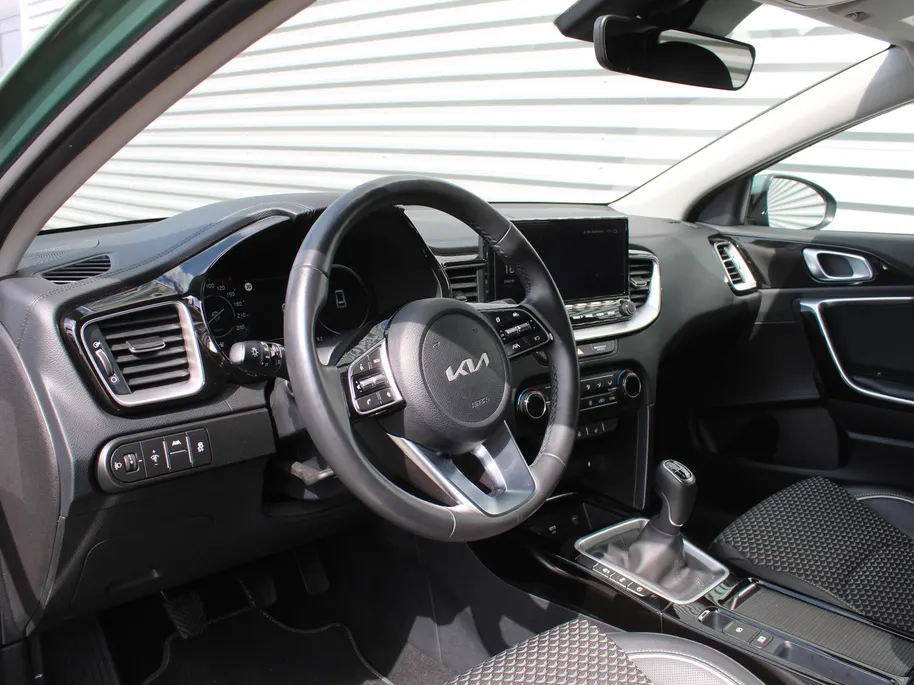 Kia Ceed 1.0 T-GDi DynamicPlusLine | Stuur-/stoelverwarming | Camera | Draadloos laden | LED | Dodehoek detectie | 16' LM |