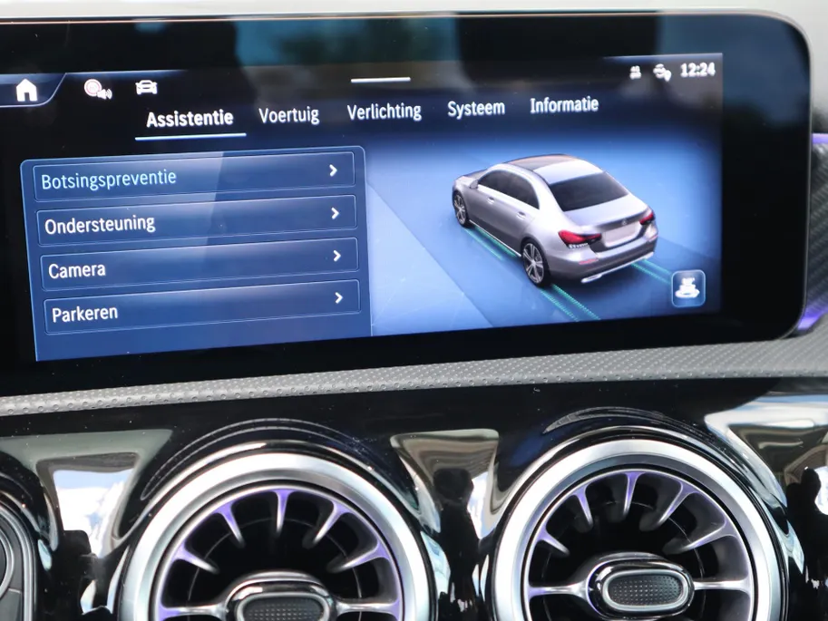 Mercedes-Benz A-Klasse 180 Star Edition Luxury Line l Trekhaak l Achteruitrij camera l Stoelverwarming l Ambiente lichtpakket