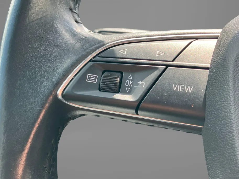 Audi Q3 35TFSI 150PK S-Line · Camera · Trekhaak · Panoramadak · Stoelverwarming · Apple/Android Car Play · Dodehoeksensoren ·