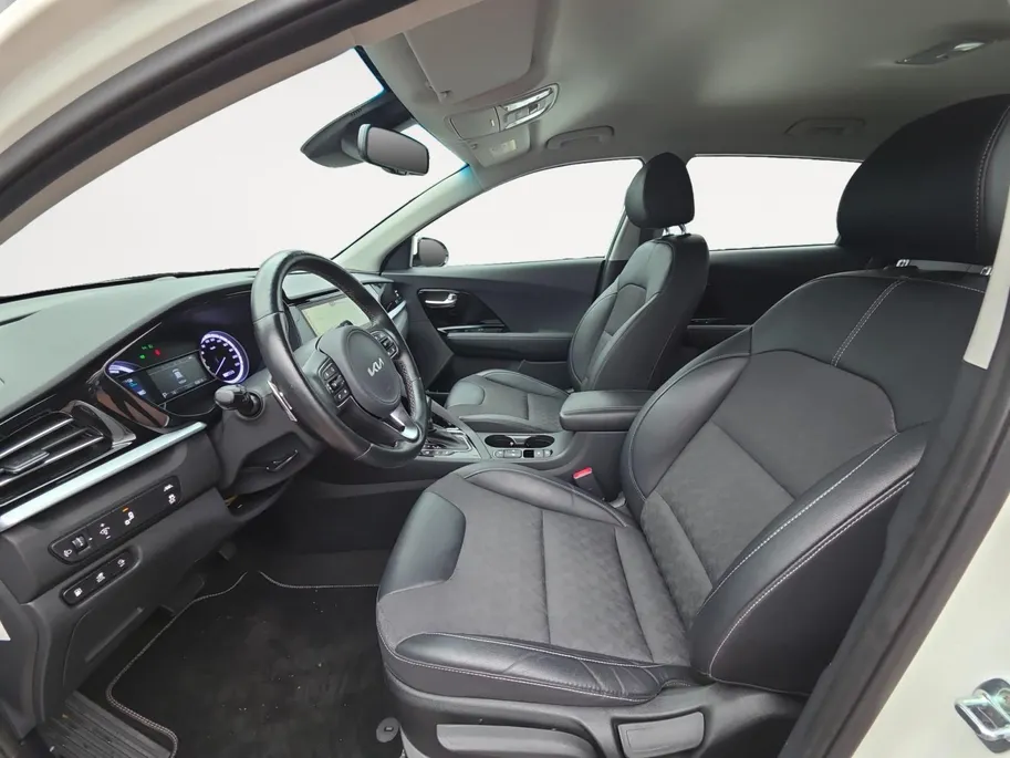 Kia Niro 1.6i PHEV DynamicPlusLine Automaat | Climate & (adaptieve) cruise control | Stoelverwarming | SOH 99,9% | Dodehoek Detectie | Carplay & Android Auto | Camera | Navigatie | 12 Maanden BOVAG Garantie | NAP