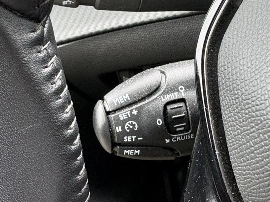 Peugeot 208 1.2 PureTech Active | Navigatie | Airco | Cruise | Rijstrooksensor met correctie | DAB | Apple Carplay/Android Auto