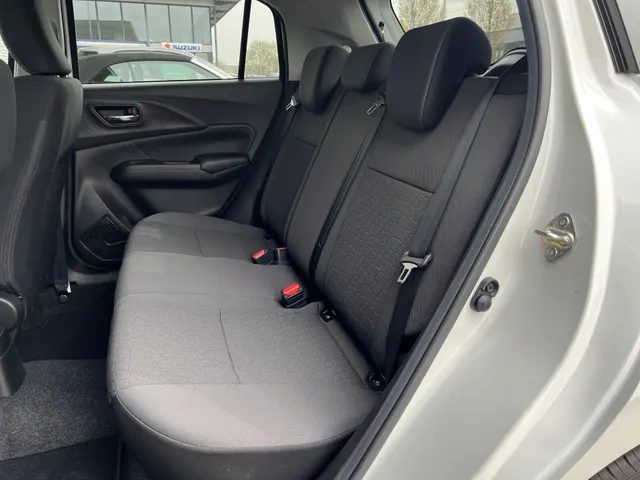Suzuki Swift 1.2 Select Smart Hybrid | Demonstratievoertuig | Apple Carplay & Android Auto | 16' LM Velgen | Airco | Adaptieve Cruise Control