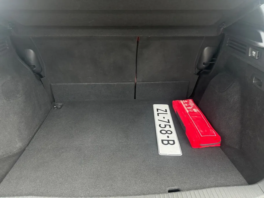 Honda HR-V 1.5 i-VTEC Elegance | Automaat | Trekhaak | Achteruitrijcamera | Stoelverwarming | Led koplampen | Dealer onderhouden |