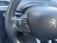 Peugeot 2008 1.2 PureTech Active | Achteruitrijcamera | Apple Carplay & Android Auto | LMV | Airco | Parkeersensoren |