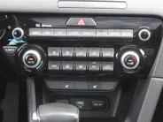 Kia Sportage 1.6 T-GDI Black Edition | Stuur-/stoelverwarming v+a | Schuifdak | Leer | Camera | Elek. achterklep | Cruise | PDC | Navi | 17' LM | Zeer nette auto! |