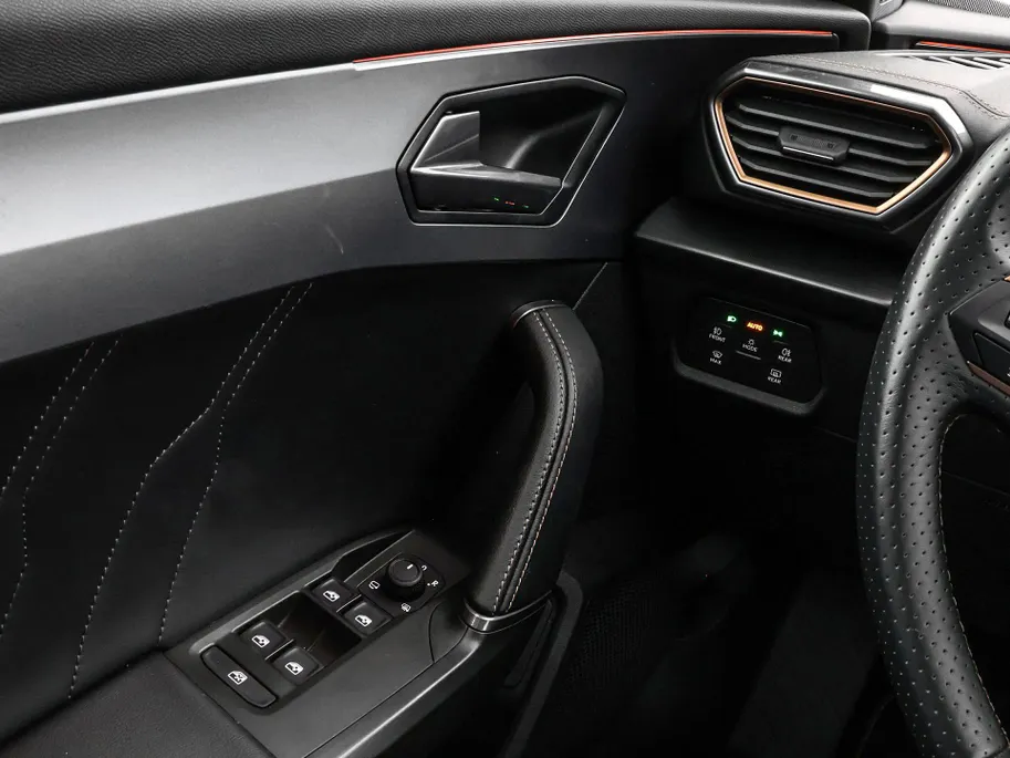 CUPRA Formentor 1.4 TSI 204pk DSG e-Hybrid Essential · Panoramadak · 360 Camera · Stoel-& Stuurverwarming · Apple/Android Car Play · 18'' Inch ·