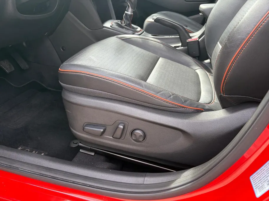 Hyundai Kona 1.0T Premium | Elek. stoelverstelling | Stoelverwarming | Navi | Leder