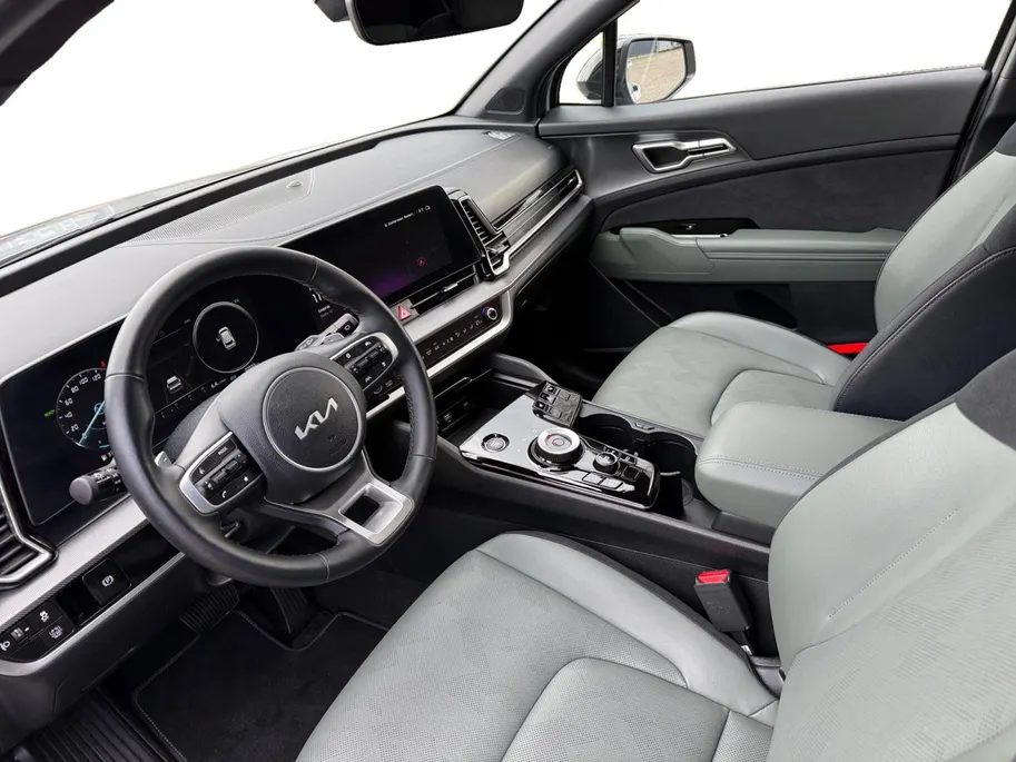 Kia Sportage 1.6 T-GDi Hybrid Dark Edition | Camera | Stuurverwarming | Stoelverwarming voor + achter | Apple Carplay / Android Auto | LMV | LED |