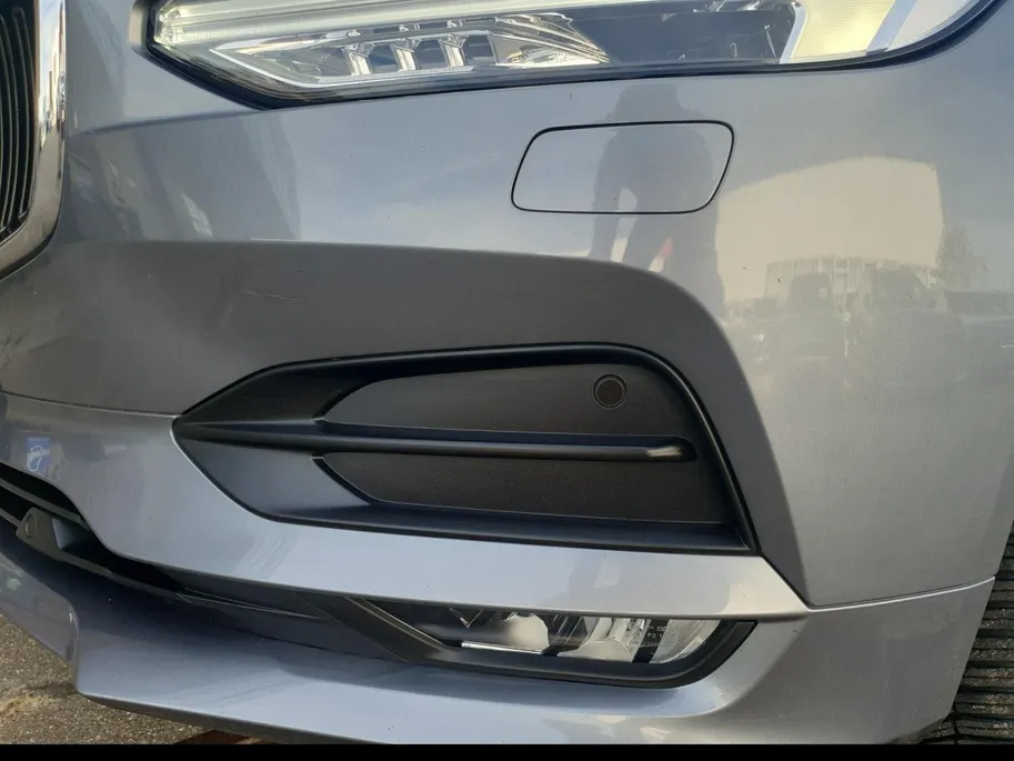 Volvo V90 2.0 T4 Momentum | Stoel en stuurverwarming | Elektrisch bedienbare voorstoelen | Camera | Lederen bekleding | Navigatie | Parkeersensoren voor en achter | Elektrische achterklep |