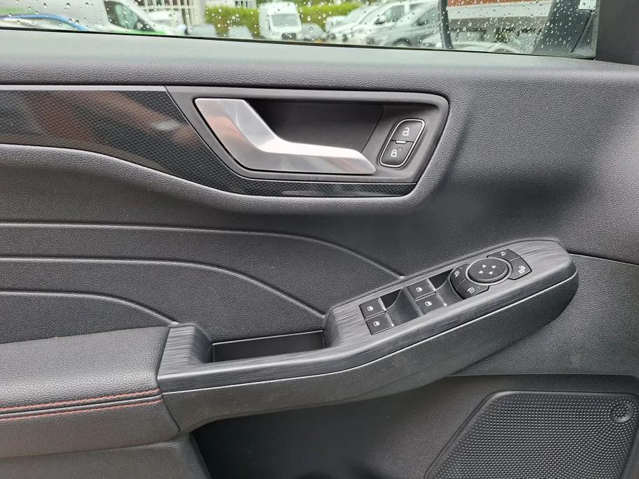 Ford Kuga 2.5 PHEV ST-Line X TREKHAAK / WINTERPAKKET.