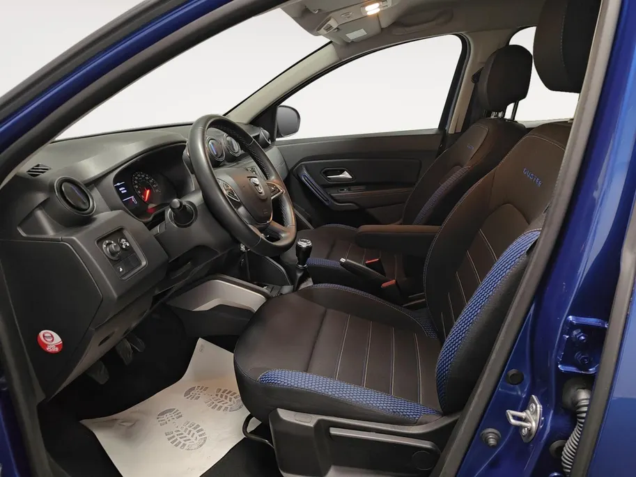 Dacia Duster 1.0 TCe Bi-Fuel Serie Limitee 15th Anniversary NAVI AIRCO CAMERA PARKEERSENSOREN CRUISE CONTROLE LM VELGEN HOGE INSTAP  ZEER MOOIE AUTO OP LPG 12 MAANDEN GARANTIE