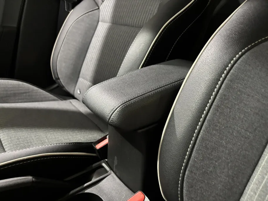 Renault Clio 145PK E-Tech Full Hybrid Techno Automaat | Digital Cockpit | 9,3' Navi | Climate Control | Apple CarPlay/Android Auto | Camera | Cruise Control | Armsteun | Lichtmetalen Velgen |