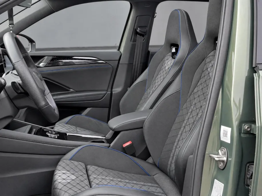 Volkswagen Tayron 1.5 eHybrid 272pk DSG R-Line Edition · Panoramadak · Inklap. Trekhaak · 360 Camera · Matrix LED · Dodehoeksensor · Stuur- & Stoelverwarming · Garantie t/m 16-02-2030 of 100.000km