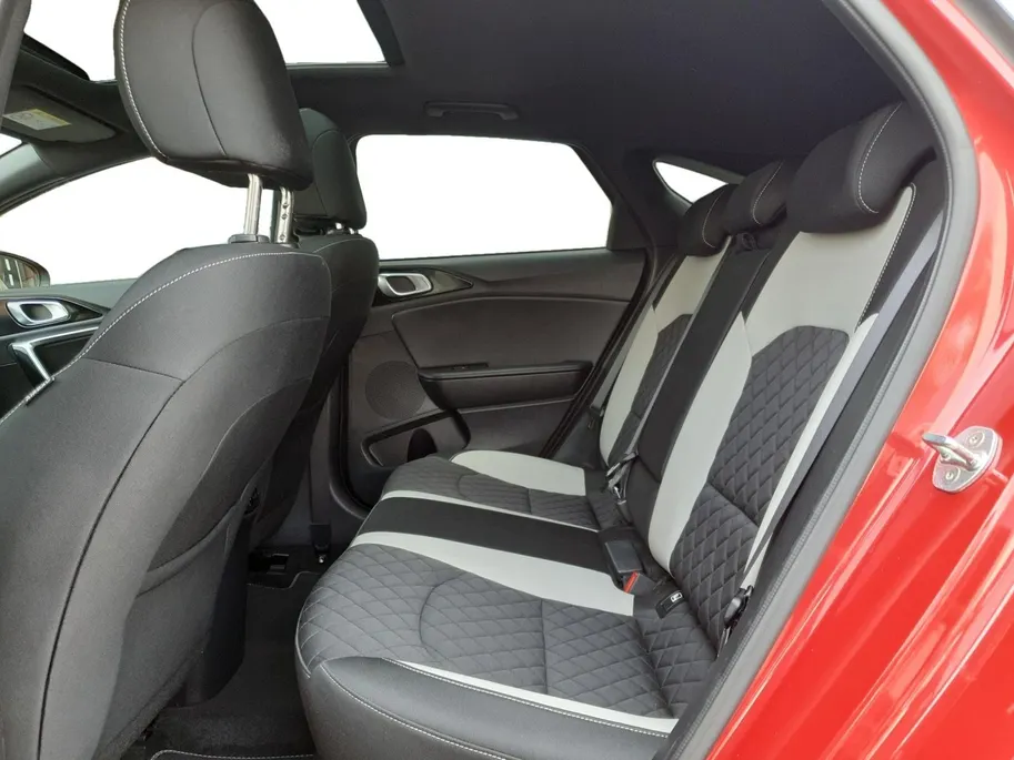 Kia ProCeed 1.5T 160 pk GT-Line Edition | Panorama schuifdak | Navigatie | Camera | Apple Carplay / Android auto | Cruise control | Climate control |