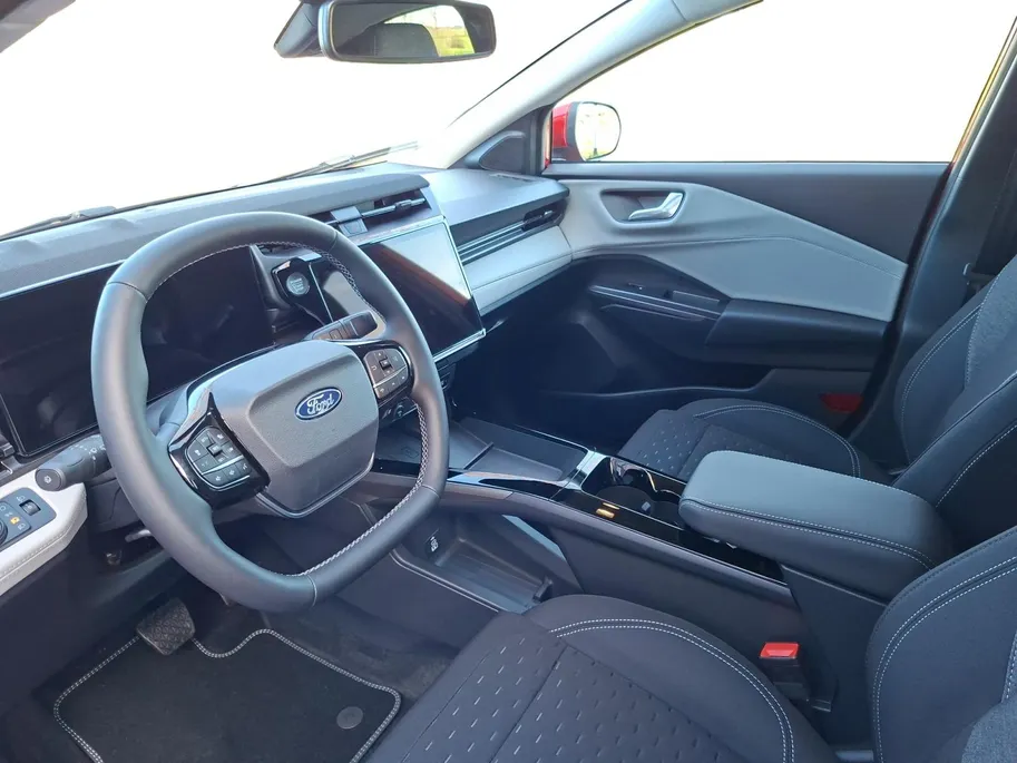 Ford Puma Gen-E 46,8 kWh | Winterpack | Afn. Trekhaak | Driver assistancepack | 17' Lichtmetaal | 360Camera | Adaptive Cruisecontrol | Dodehoekdetectie | Led verlichting | Apple Carplay&Android Auto | Nieuw te bestellen |