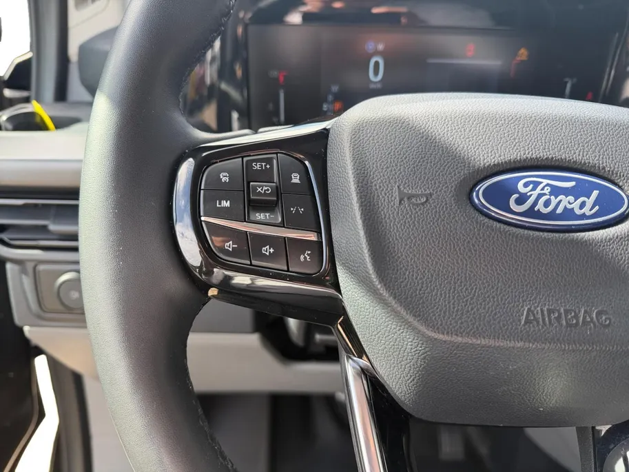 Ford Transit Custom 300 2.0 TDCI L2H1 Sport | Automaat | Adapt. Cruise control | BLIS | Winter pack | Elektr. bestuurdersstoel | Parkeersensoren voor en achter | Achteruitrijcamera | Navigatie | Apple carplay & Android auto | 18' lichtmetalen velgen | Bovag garantie |