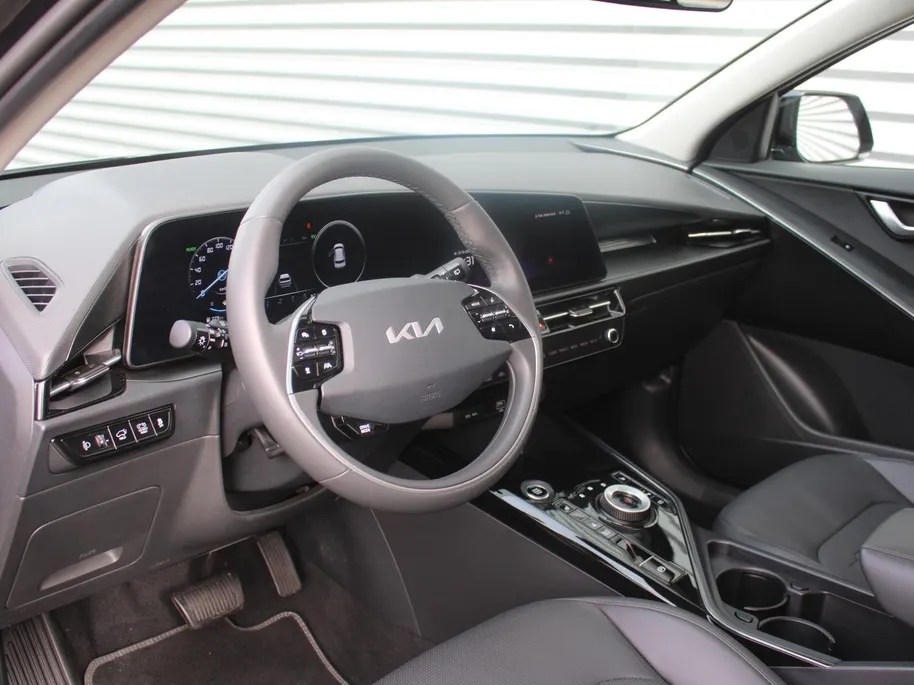 Kia Niro 1.6 GDi Hybrid DynamicPlusLine | Schuif-/kanteldak | Stuur-/stoelverwarming | Cruise adapt. | Camera | HUD | LED | Clima | 16' LM | Navi |