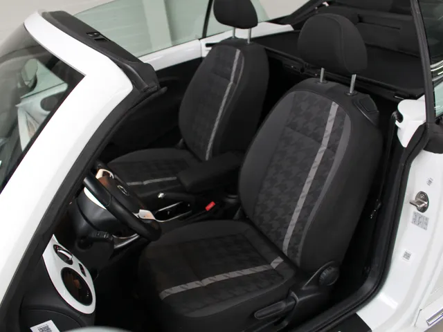 Volkswagen Beetle Cabriolet 1.2 TSI 105pk handgeschakeld | Navigatie | PDC | Stoelverw.