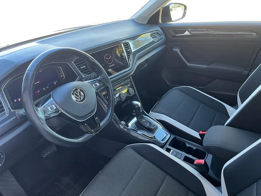 Volkswagen T-Roc 1.5 TSI Sport | Apple Carplay en Androis Auto | Adaptieve Cruise Control | Stoelverwarming | Parkeercamera | Digitale Cockpit
