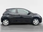 Toyota Aygo 1.0 VVT-i x-play | Airco | Achteruitrijcamera | Apple carplay / Android auto |