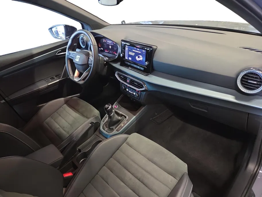 SEAT Arona Xperience Business Connect | Adaptief Cruise  | Climate Control | Camera | Dodehoek Detectie | 17'' LM Velgen | Apple Carplay | Android Auto | 9.000 km!