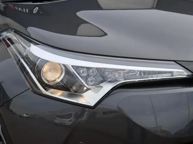 Toyota C-HR 1.8 Hybrid Style Trekhaak | All Seasonbanden | Stuur en stoelverwarming